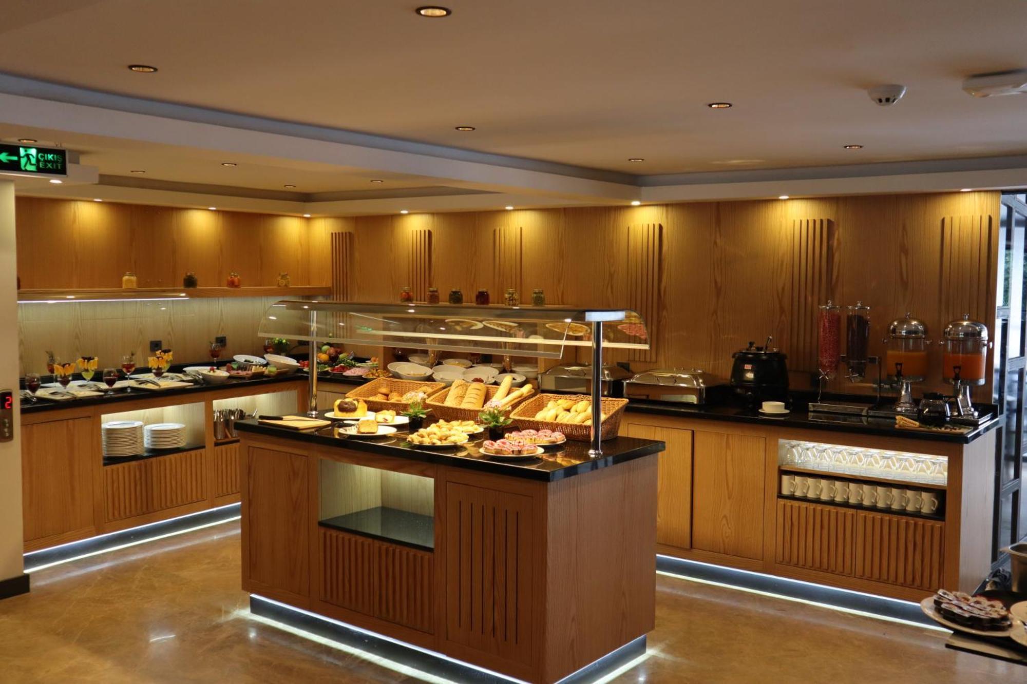 Days Inn By Wyndham Istanbul Arnavutkoy Exterior foto